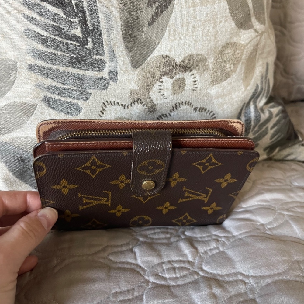 Louis Vuitton - Picture 5 of 6